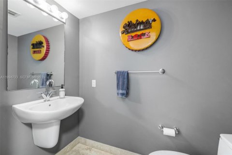Condominio en venta en Miami, Florida, 1 dormitorio, 98.1 m2 № 2063042 - foto 6