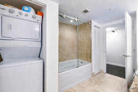 Condominio en venta en Miami, Florida, 1 dormitorio, 98.1 m2 № 2063042 - foto 15