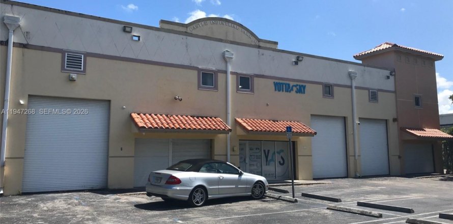 Propiedad comercial en Miami, Florida № 2152939