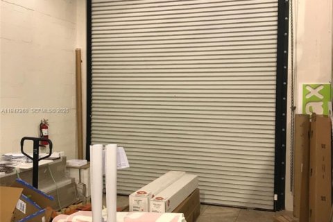 Propiedad comercial en venta en Miami, Florida № 2152939 - foto 4