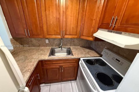 Copropriété à louer à Miami, Floride: 1 chambre, 56.39 m2 № 2184415 - photo 3