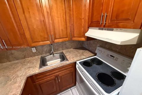 Copropriété à louer à Miami, Floride: 1 chambre, 56.39 m2 № 2184415 - photo 2