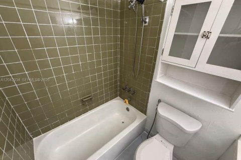 Copropriété à louer à Miami, Floride: 1 chambre, 56.39 m2 № 2184415 - photo 9