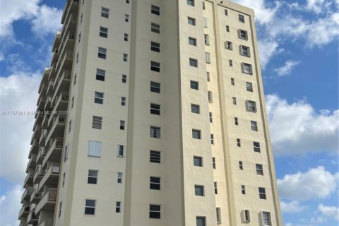 Condominio en venta en Fort Lauderdale, Florida, 1 dormitorio, 64.1 m2 № 1691364 - foto 21