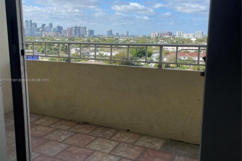 Condominio en venta en Fort Lauderdale, Florida, 1 dormitorio, 64.1 m2 № 1691364 - foto 4