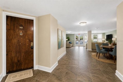 Condo in Daytona Beach, Florida, 2 bedrooms № 2119053 - photo 11