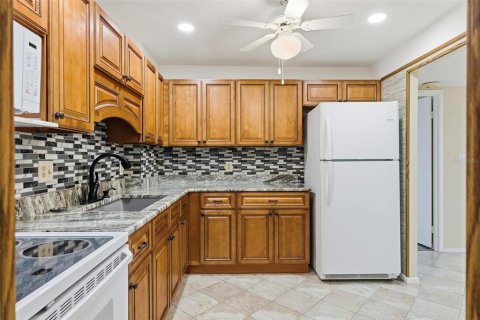 Condo in Daytona Beach, Florida, 2 bedrooms № 2119053 - photo 4
