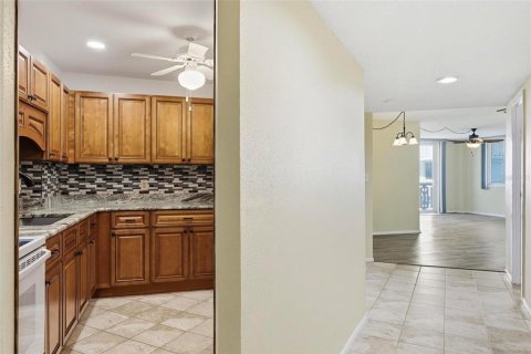 Condo in Daytona Beach, Florida, 2 bedrooms № 2119053 - photo 10