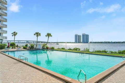 Condo in Daytona Beach, Florida, 2 bedrooms № 2119053 - photo 2