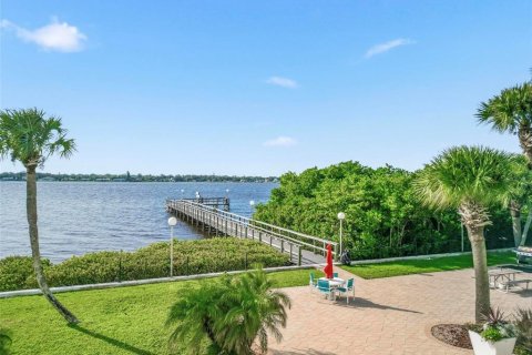 Condo in Daytona Beach, Florida, 2 bedrooms № 2119053 - photo 3