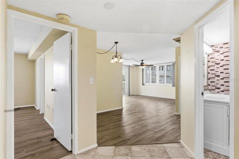 Condo in Daytona Beach, Florida, 2 bedrooms № 2119053 - photo 13