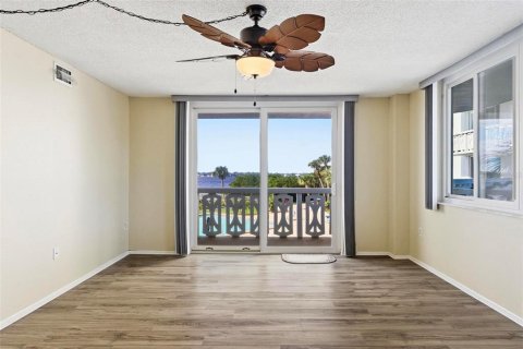 Condo in Daytona Beach, Florida, 2 bedrooms № 2119053 - photo 17