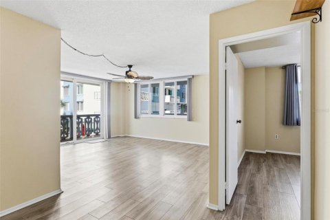 Condo in Daytona Beach, Florida, 2 bedrooms № 2119053 - photo 24