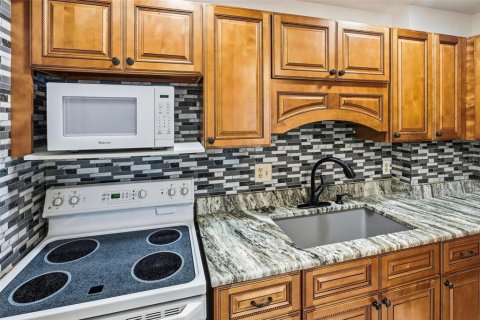 Condo in Daytona Beach, Florida, 2 bedrooms № 2119053 - photo 8