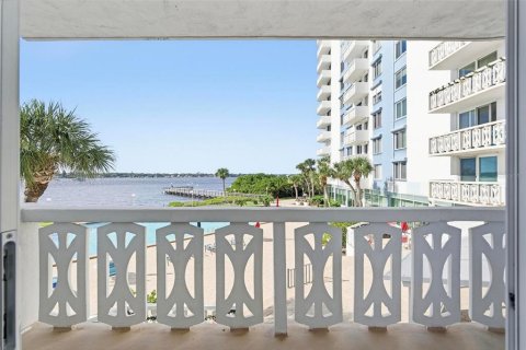 Condo à Daytona Beach, Floride, 2 chambres  № 2119053