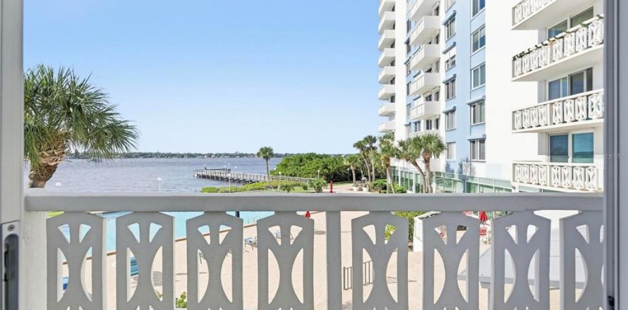 Condo in Daytona Beach, Florida, 2 bedrooms № 2119053