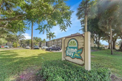 Copropriété à vendre à Tamarac, Floride: 2 chambres, 88.26 m2 № 2250416 - photo 25