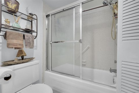Copropriété à vendre à Tamarac, Floride: 2 chambres, 88.26 m2 № 2250416 - photo 17