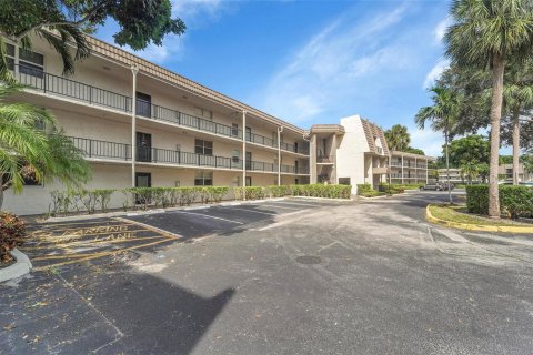 Copropriété à vendre à Tamarac, Floride: 2 chambres, 88.26 m2 № 2250416 - photo 23