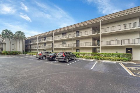 Copropriété à vendre à Tamarac, Floride: 2 chambres, 88.26 m2 № 2250416 - photo 3