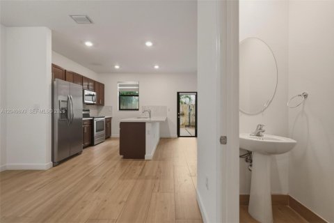 Adosado en venta en Fort Lauderdale, Florida, 3 dormitorios, 142.98 m2 № 2186142 - foto 12