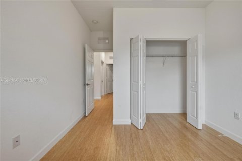 Adosado en venta en Fort Lauderdale, Florida, 3 dormitorios, 142.98 m2 № 2186142 - foto 24