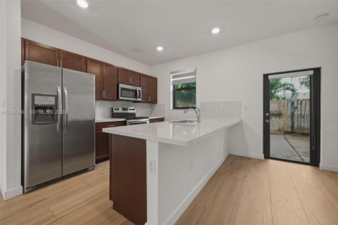 Adosado en venta en Fort Lauderdale, Florida, 3 dormitorios, 142.98 m2 № 2186142 - foto 10