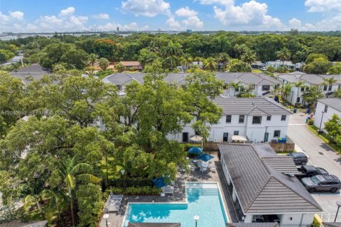 Adosado en venta en Fort Lauderdale, Florida, 3 dormitorios, 142.98 m2 № 2186142 - foto 6