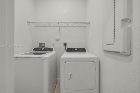 Adosado en venta en Fort Lauderdale, Florida, 3 dormitorios, 142.98 m2 № 2186142 - foto 29