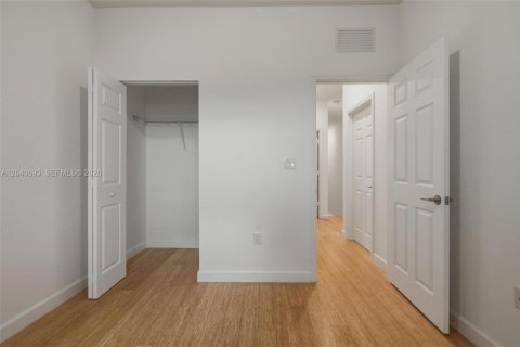 Adosado en venta en Fort Lauderdale, Florida, 3 dormitorios, 142.98 m2 № 2186142 - foto 25