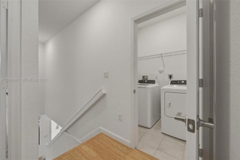 Adosado en venta en Fort Lauderdale, Florida, 3 dormitorios, 142.98 m2 № 2186142 - foto 28