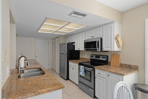 House in Spring Hill, Florida 2 bedrooms, 152.55 sq.m. № 2142813 - photo 17