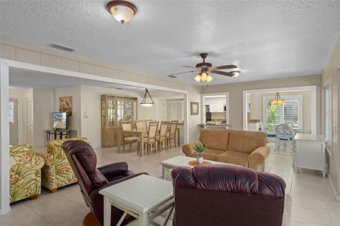 House in Spring Hill, Florida 2 bedrooms, 152.55 sq.m. № 2142813 - photo 14