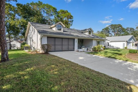 House in Spring Hill, Florida 2 bedrooms, 152.55 sq.m. № 2142813 - photo 2