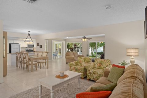 House in Spring Hill, Florida 2 bedrooms, 152.55 sq.m. № 2142813 - photo 9