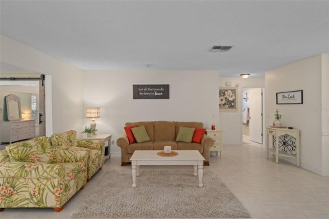 House in Spring Hill, Florida 2 bedrooms, 152.55 sq.m. № 2142813 - photo 10