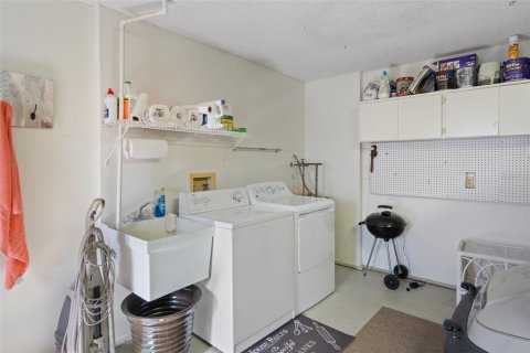 House in Spring Hill, Florida 2 bedrooms, 152.55 sq.m. № 2142813 - photo 27