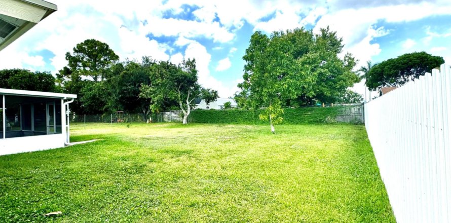 Дом в Ройял-Палм-Бич, Флорида 3 спальни, 135.64м2 № 1223220