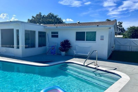 Casa en venta en Pembroke Pines, Florida, 3 dormitorios, 123.56 m2 № 1839519 - foto 20