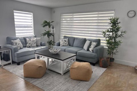 Casa en venta en Pembroke Pines, Florida, 3 dormitorios, 123.56 m2 № 1839519 - foto 3