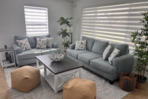 Casa en venta en Pembroke Pines, Florida, 3 dormitorios, 123.56 m2 № 1839519 - foto 4
