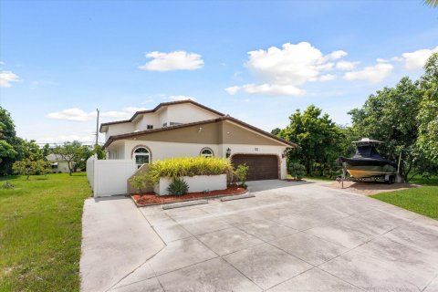 House in West Palm Beach, Florida 4 bedrooms, 306.21 sq.m. № 2187090 - photo 2