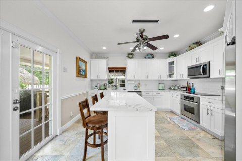 House in West Palm Beach, Florida 4 bedrooms, 306.21 sq.m. № 2187090 - photo 13