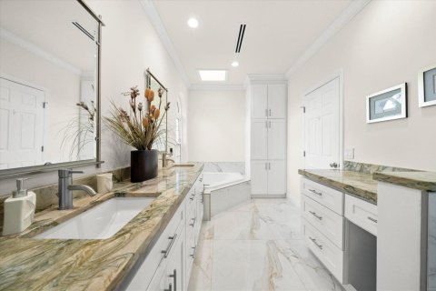 House in West Palm Beach, Florida 4 bedrooms, 306.21 sq.m. № 2187090 - photo 19