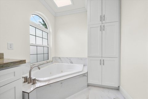 House in West Palm Beach, Florida 4 bedrooms, 306.21 sq.m. № 2187090 - photo 21