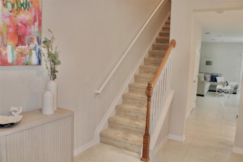 Adosado en venta en Kissimmee, Florida, 3 dormitorios, 163.04 m2 № 1899579 - foto 3