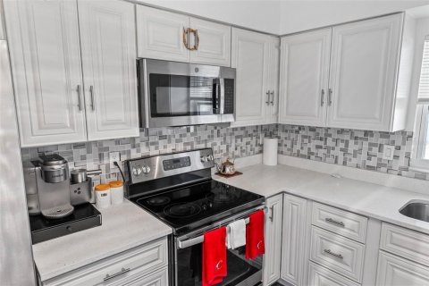 Купить виллу или дом в Палм-Кост, Флорида 3 комнаты, 124.12м2, № 1659847 - фото 19
