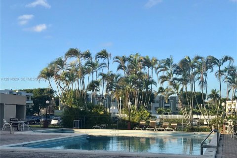 Condo in Miami, Florida, 1 bedroom № 2076043 - photo 3