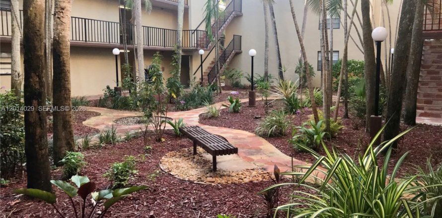 Condo in Miami, Florida, 1 bedroom № 2076043