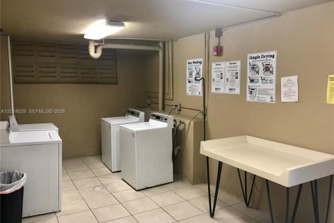 Condo in Miami, Florida, 1 bedroom № 2076043 - photo 4
